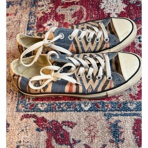 EUC. Converse All Star Geo-Tribal Ox Sneakers